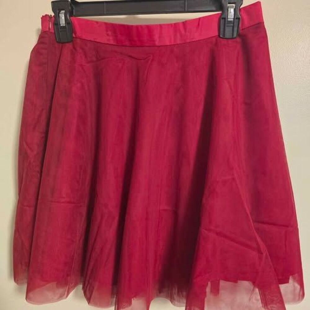 NWT Tulip B Size Medium Red Tulle Skirt